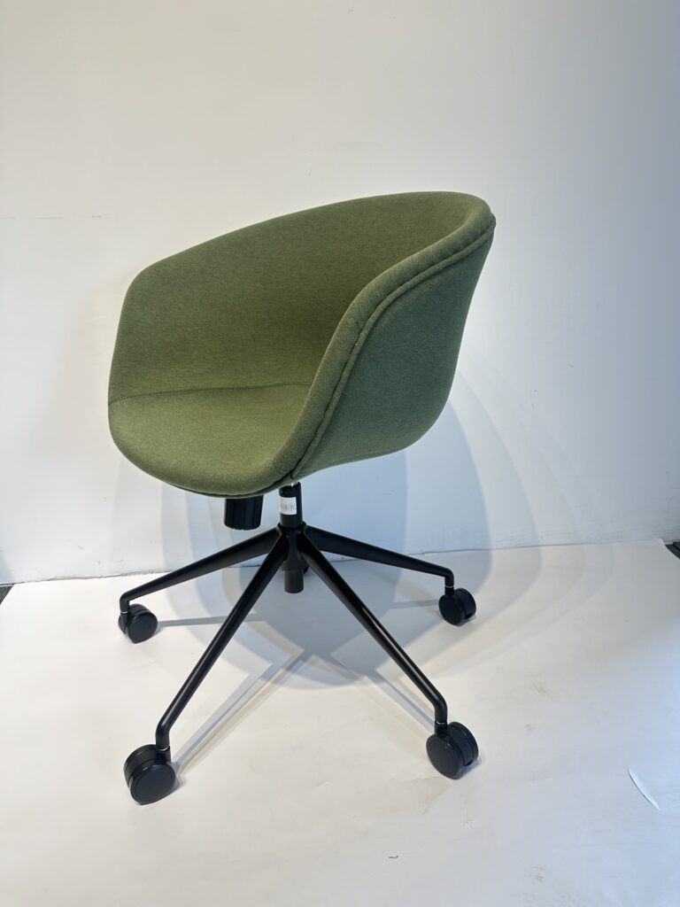 TASK ARMCHAIR